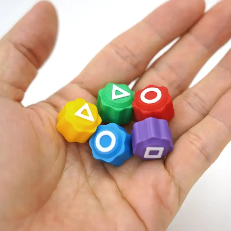 Squid Game temalı zarlar ile masa oyunlarına heyecan katın.